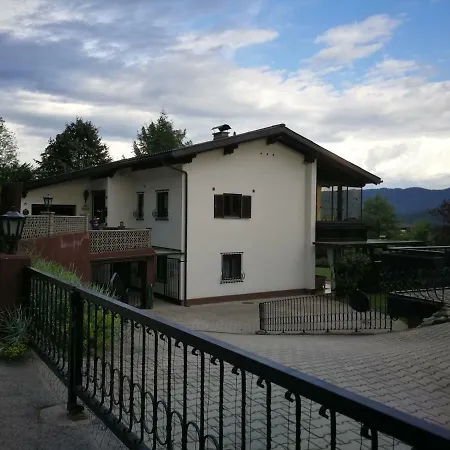 Apartment Nibbie's Happy Schiefling am See